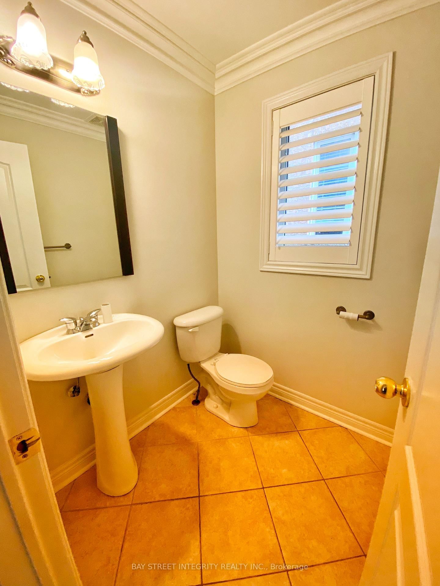 Main 114 Red River Cres, Newmarket, view 10