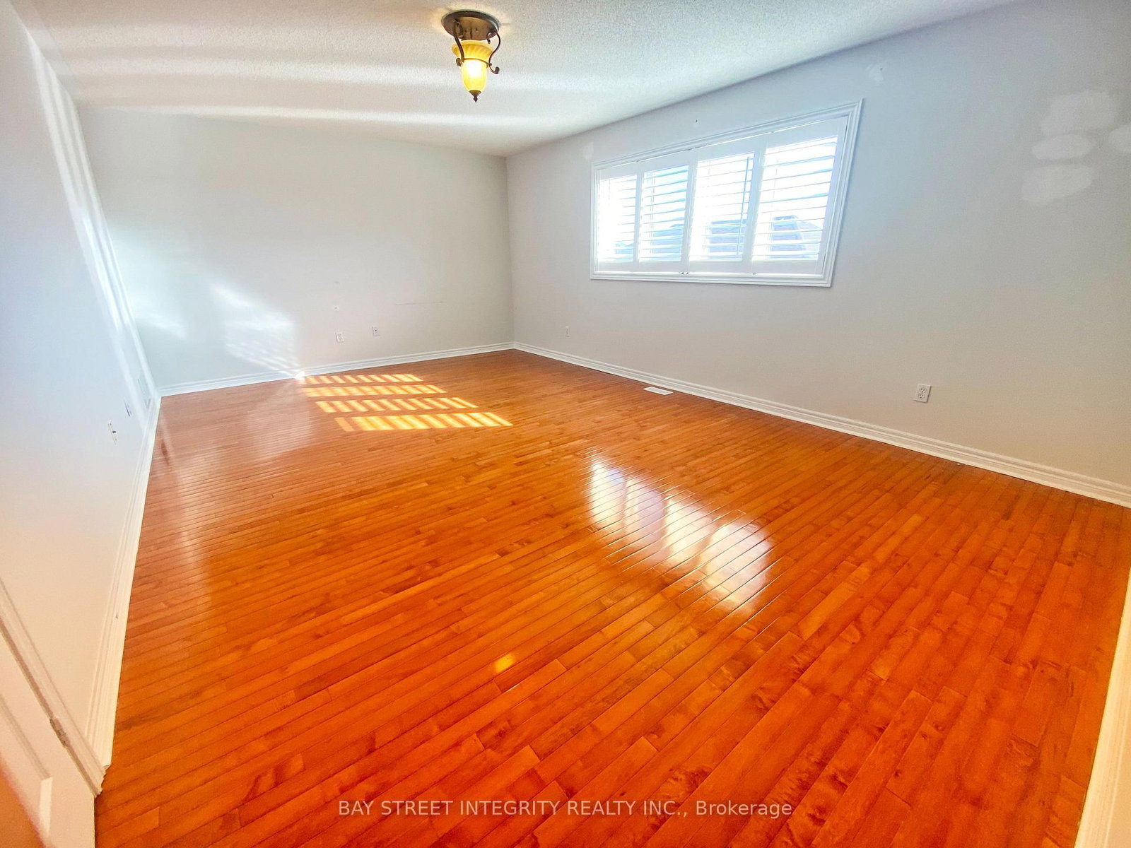 Main 114 Red River Cres, Newmarket, view 12
