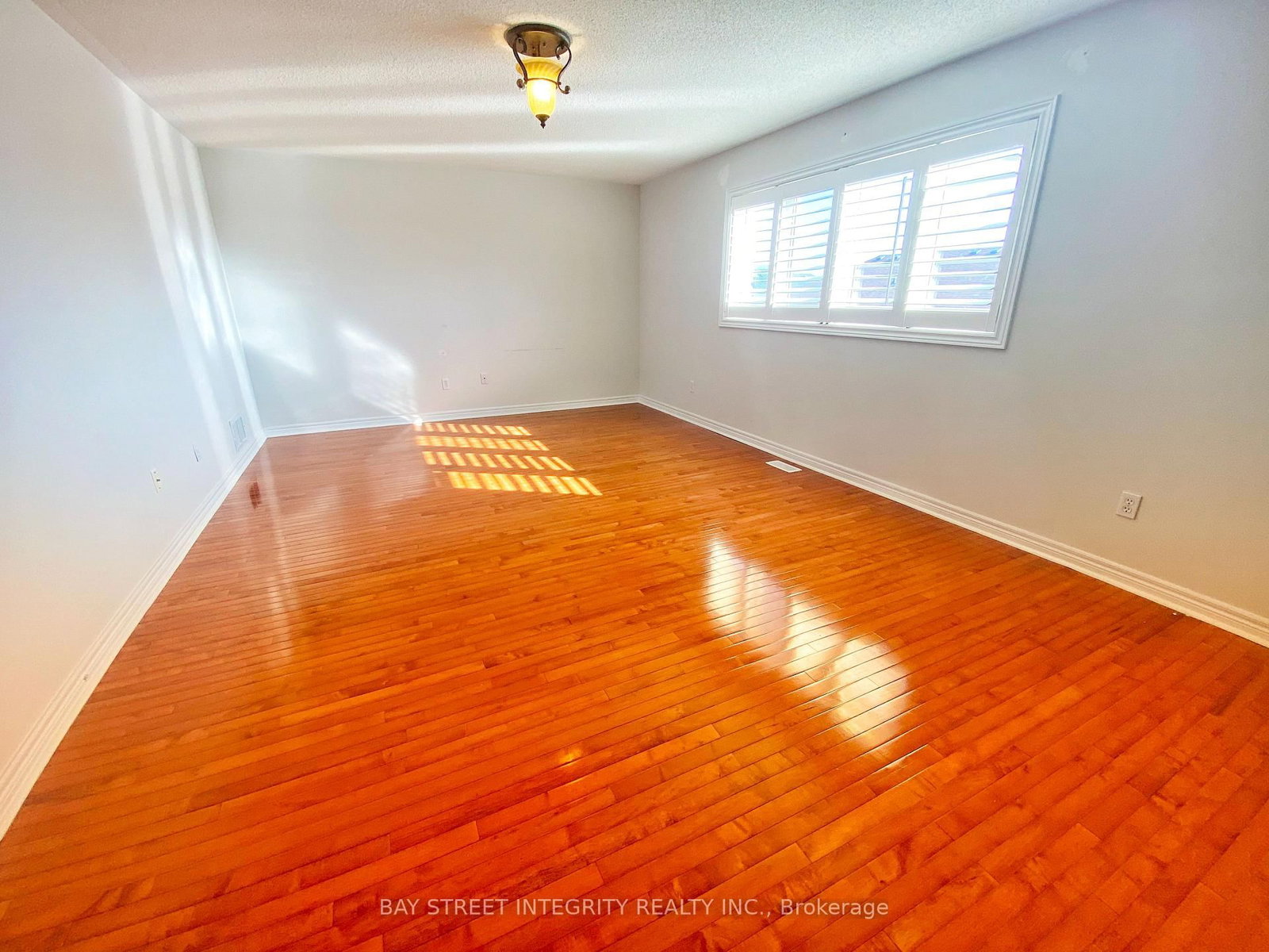 Main 114 Red River Cres, Newmarket, view 13