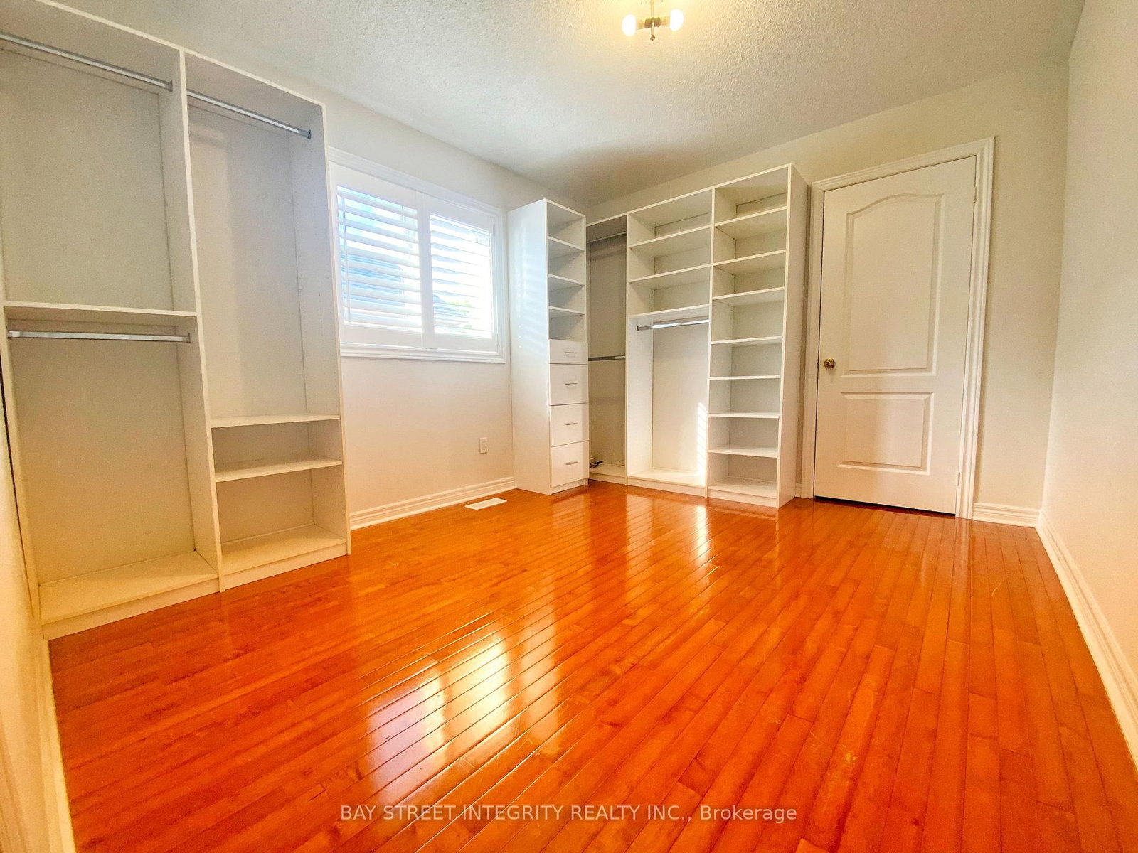 Main 114 Red River Cres, Newmarket, view 16