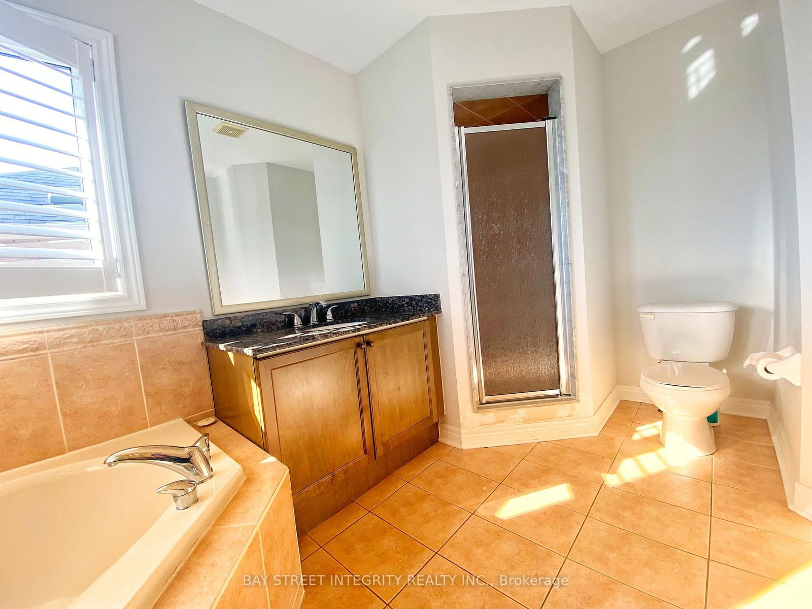 Main 114 Red River Cres, Newmarket, view 18