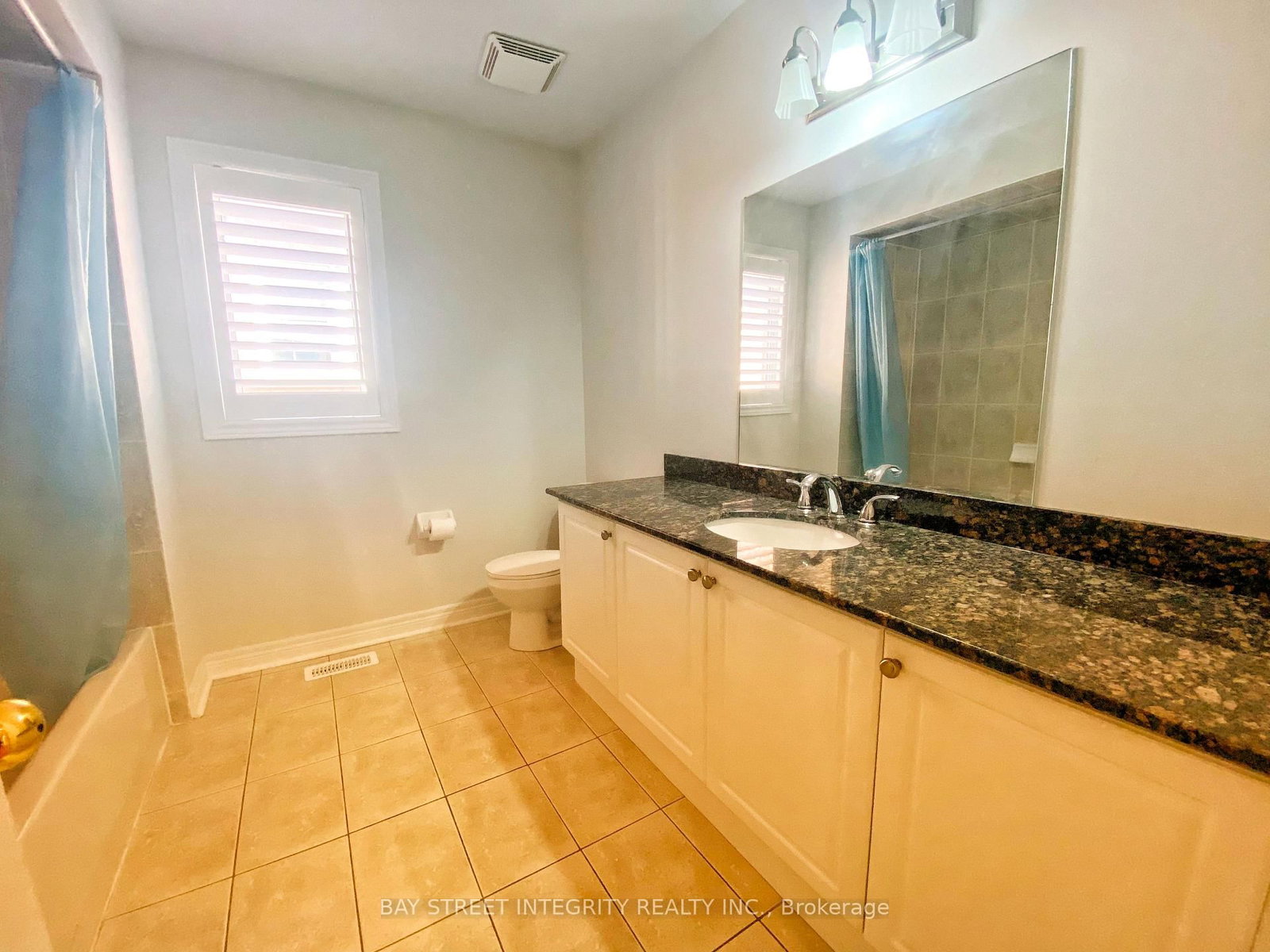 Main 114 Red River Cres, Newmarket, view 20