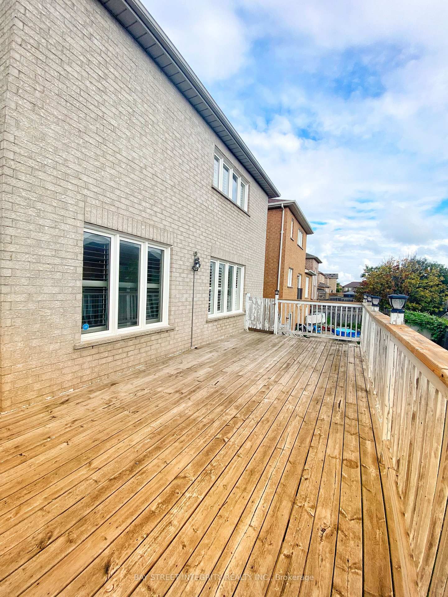Main 114 Red River Cres, Newmarket, view 23