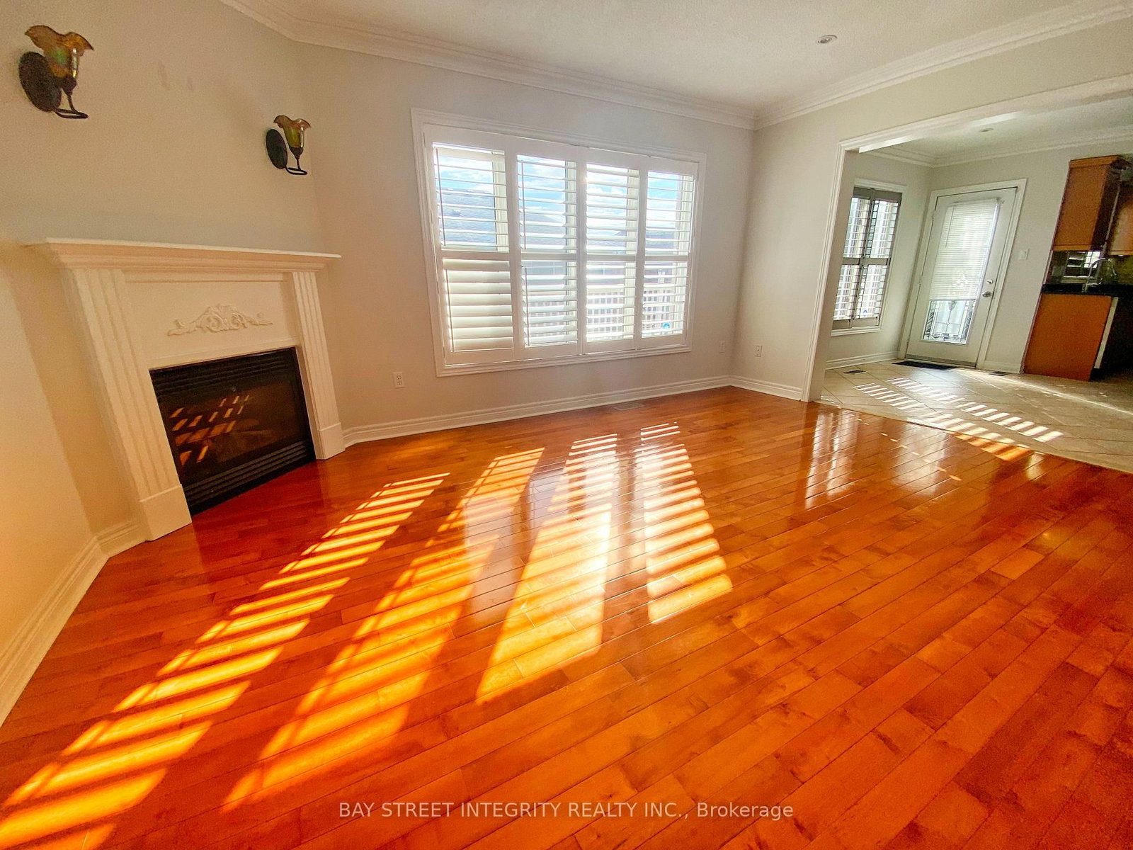 Main 114 Red River Cres, Newmarket, view 5