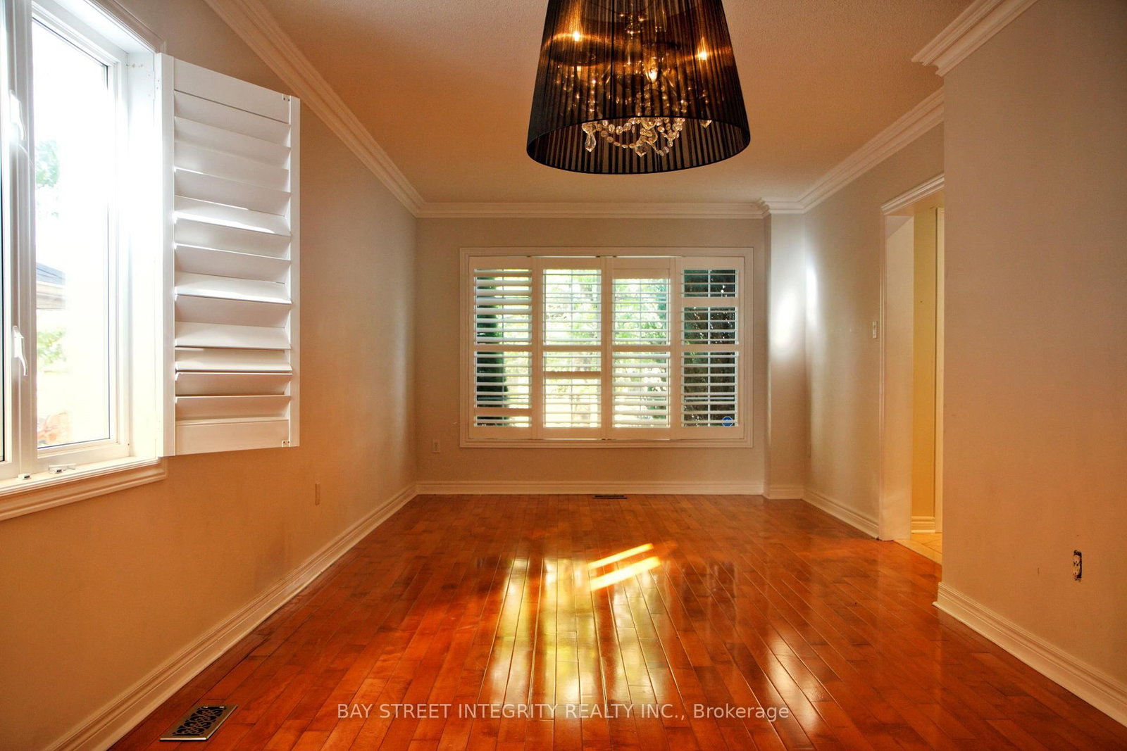 Main 114 Red River Cres, Newmarket, view 7
