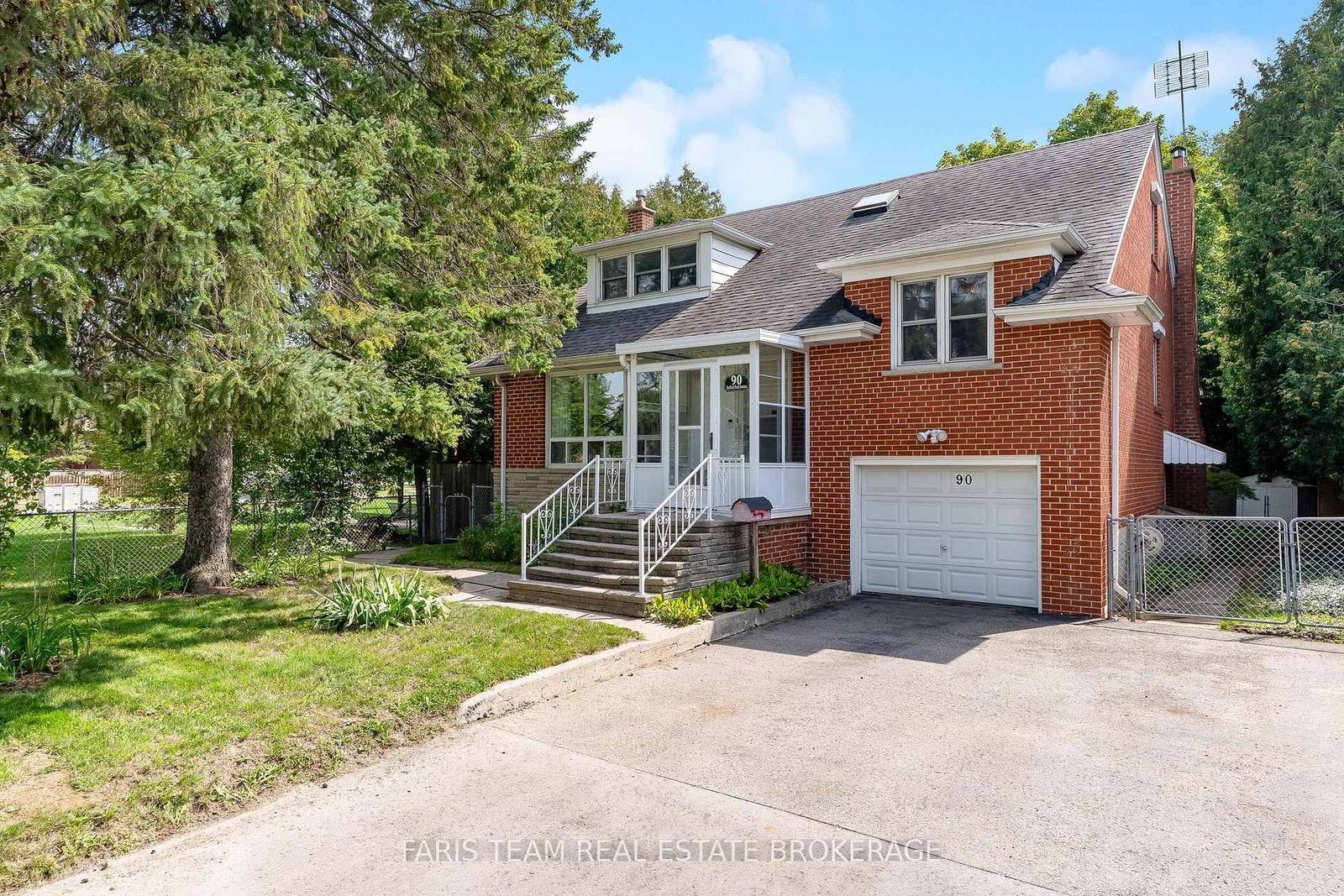 90 Bedford Park Avenue • Richmond Hill, ON photo 1