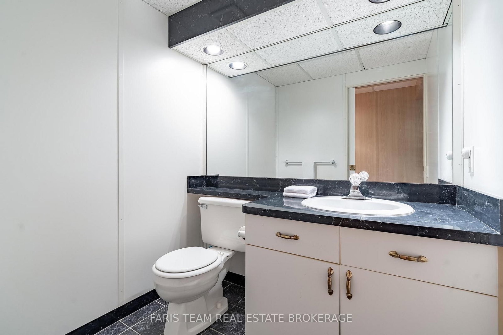 90 Bedford Park Avenue • Richmond Hill, ON photo 32