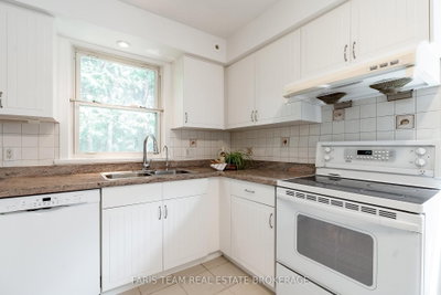 90 Bedford Park Avenue • Richmond Hill, ON photo 8