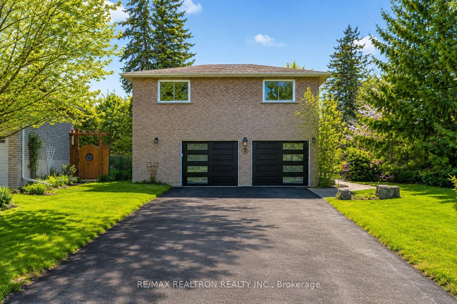 3 Earls Court • East Gwillimbury, ON photo 2