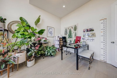 7 Cranley Road • East Gwillimbury, ON photo 6