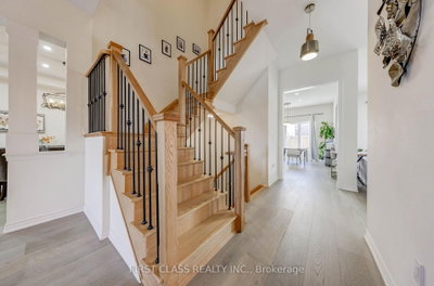7 Cranley Road • East Gwillimbury, ON photo 8