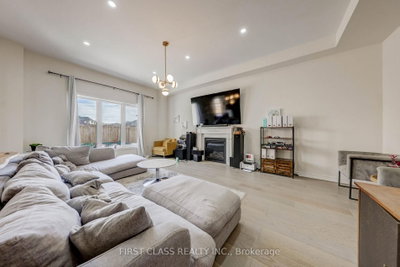 7 Cranley Road • East Gwillimbury, ON photo 9