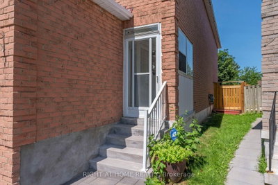 87 William Honey Crescent • Markham, ON photo 2