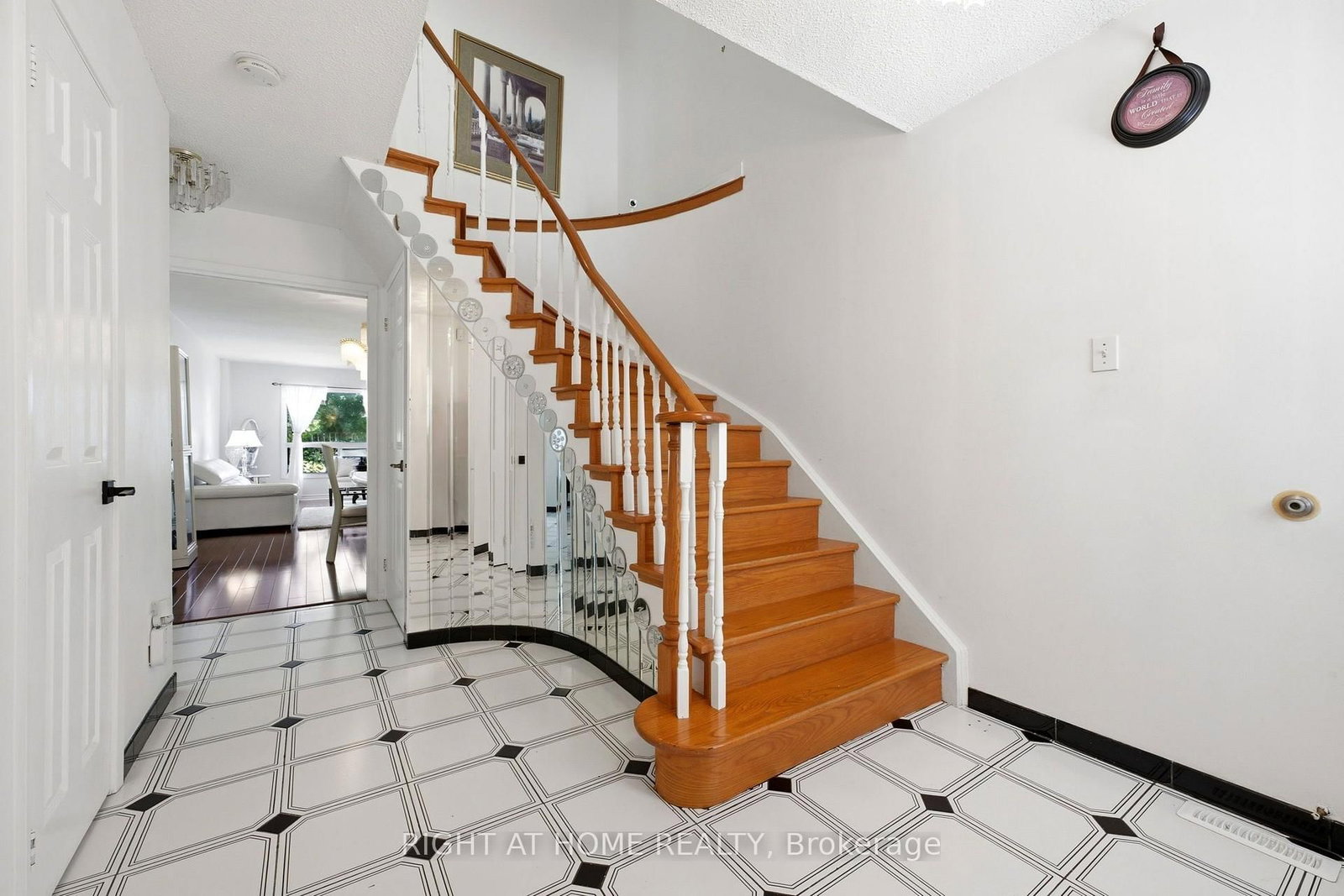 87 William Honey Crescent • Markham, ON photo 3