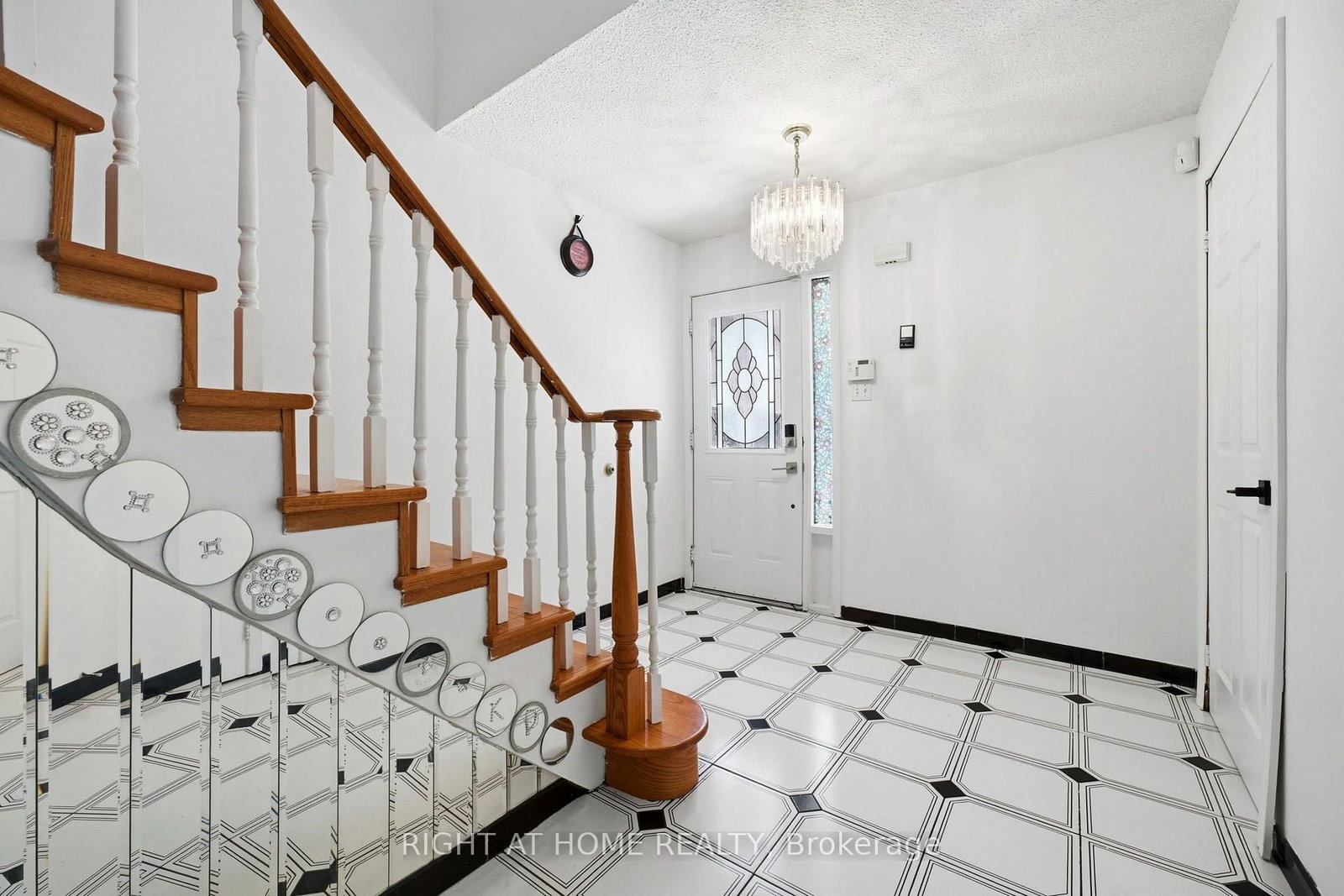 87 William Honey Crescent • Markham, ON photo 4