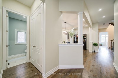 43 Mike Boshevski Court • Aurora, ON photo 6