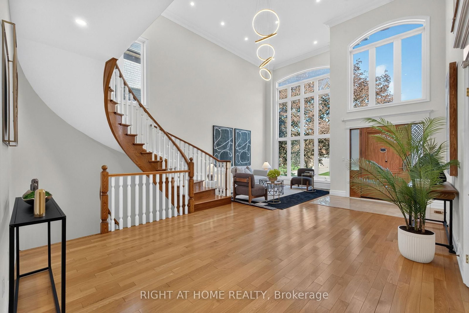23 Mackay Drive • Richmond Hill, ON photo 4