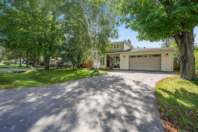 205 Sunset Crescent • Innisfil, ON photo 2