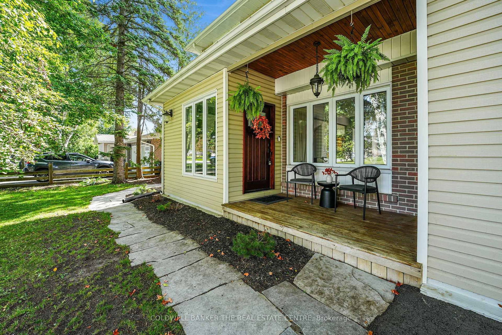 205 Sunset Crescent • Innisfil, ON photo 3