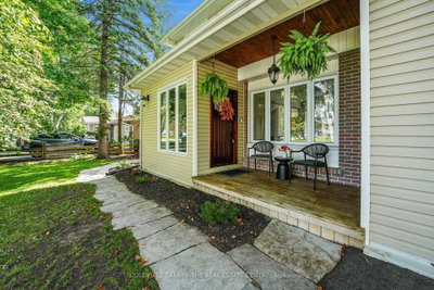 205 Sunset Crescent • Innisfil, ON photo 3