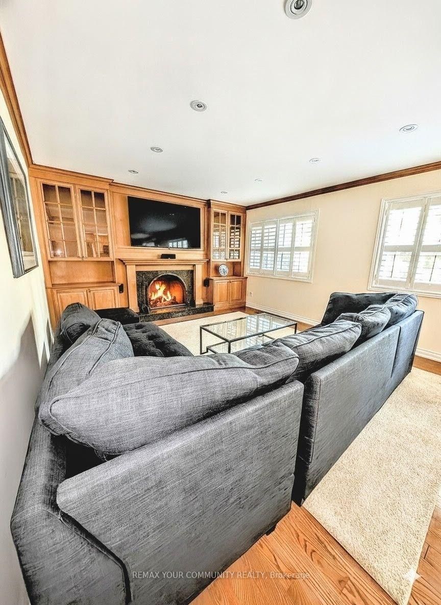 25 Alcaine Court • Markham, ON photo 6