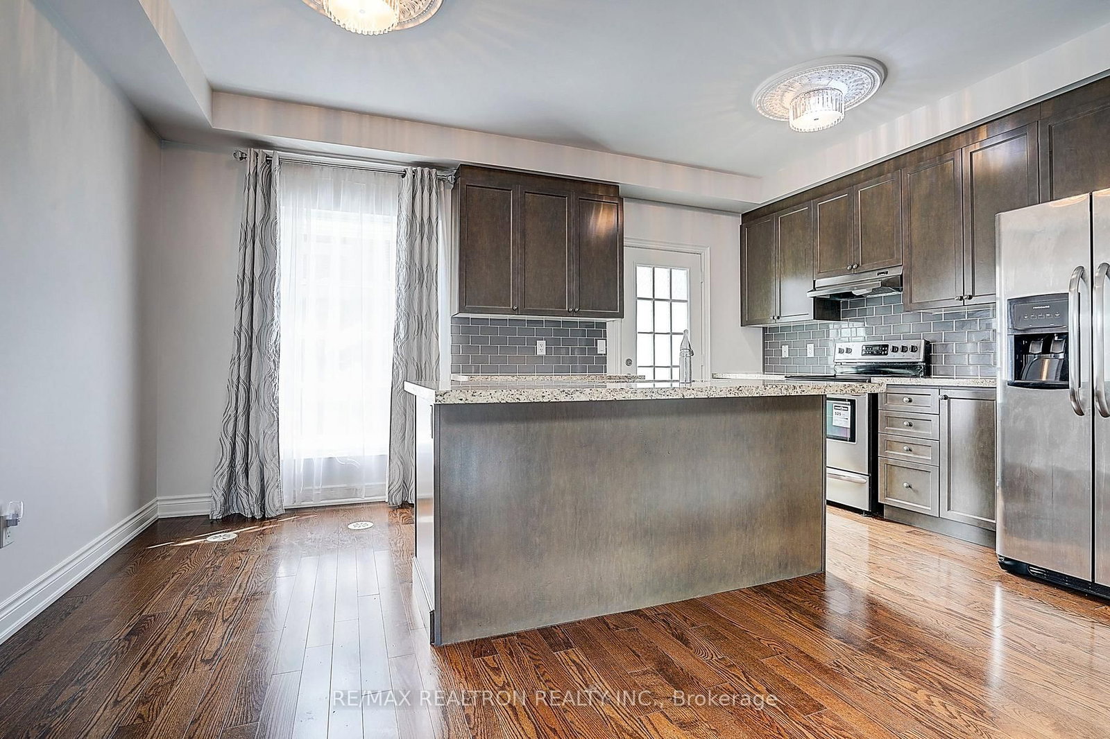 11-10060 Keele St, Vaughan, view 10