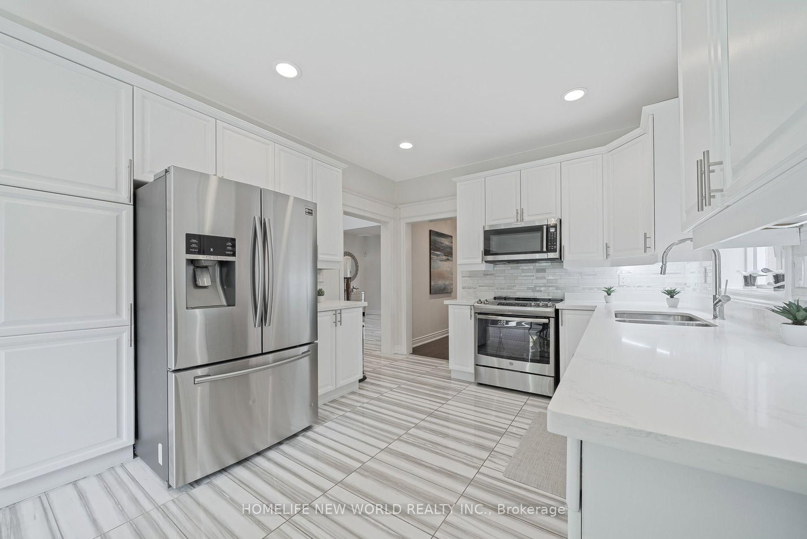 397 Hewitt Circle • Newmarket, ON photo 11