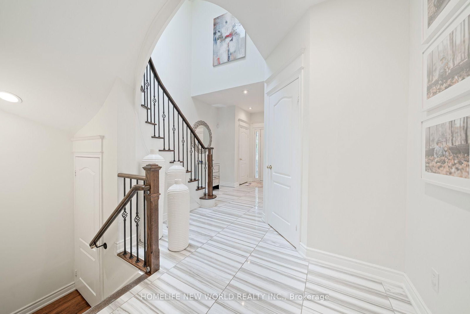 397 Hewitt Circle • Newmarket, ON photo 9
