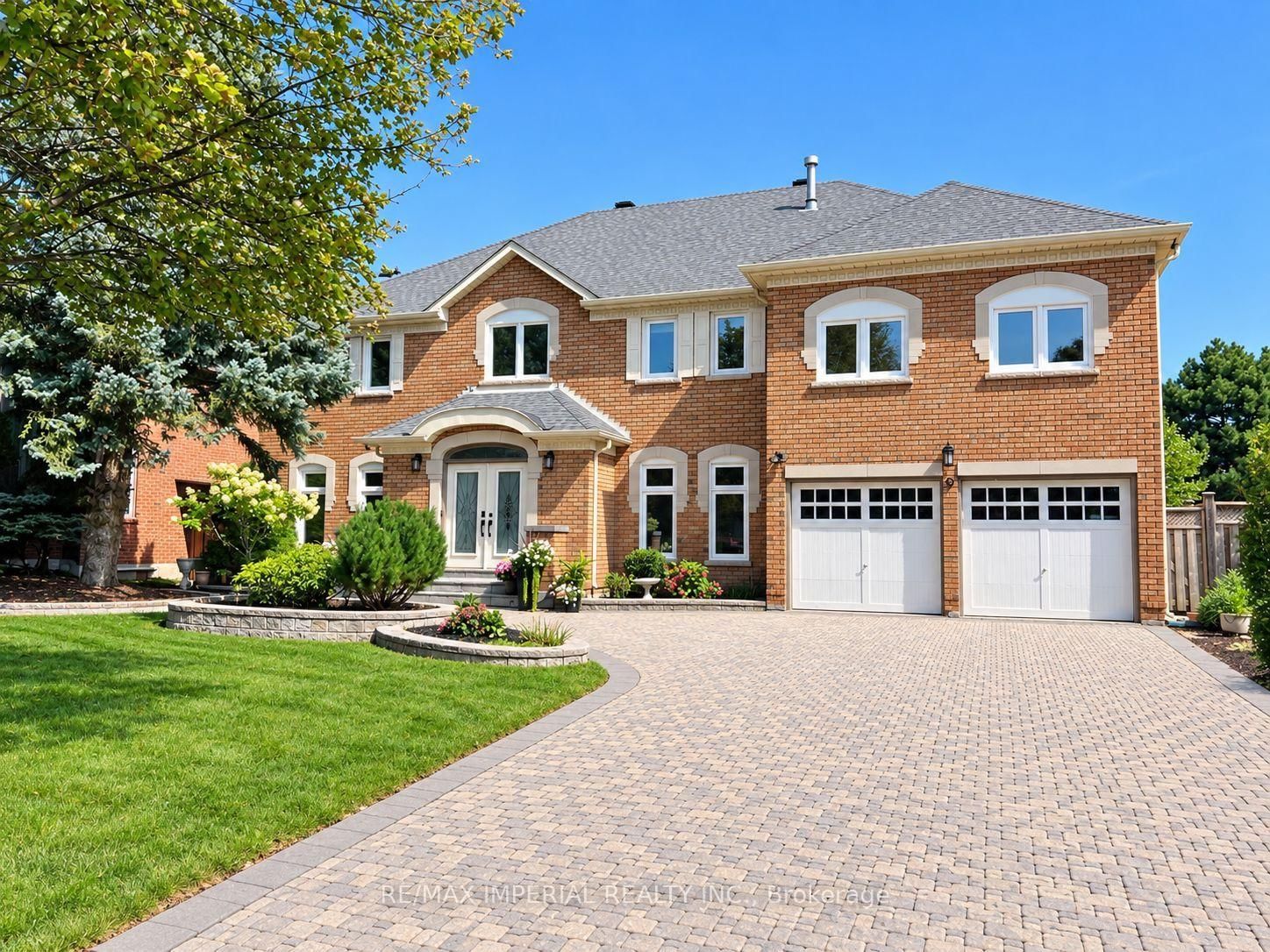 9 Elderwood Drive • Richmond Hill, ON photo 2