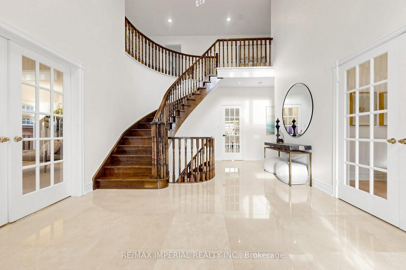 9 Elderwood Drive • Richmond Hill, ON photo 3