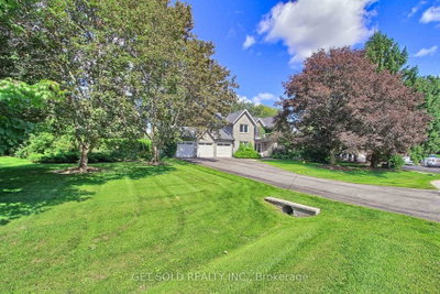 18 Whiteville Court • Whitchurch-Stouffville, ON photo 3