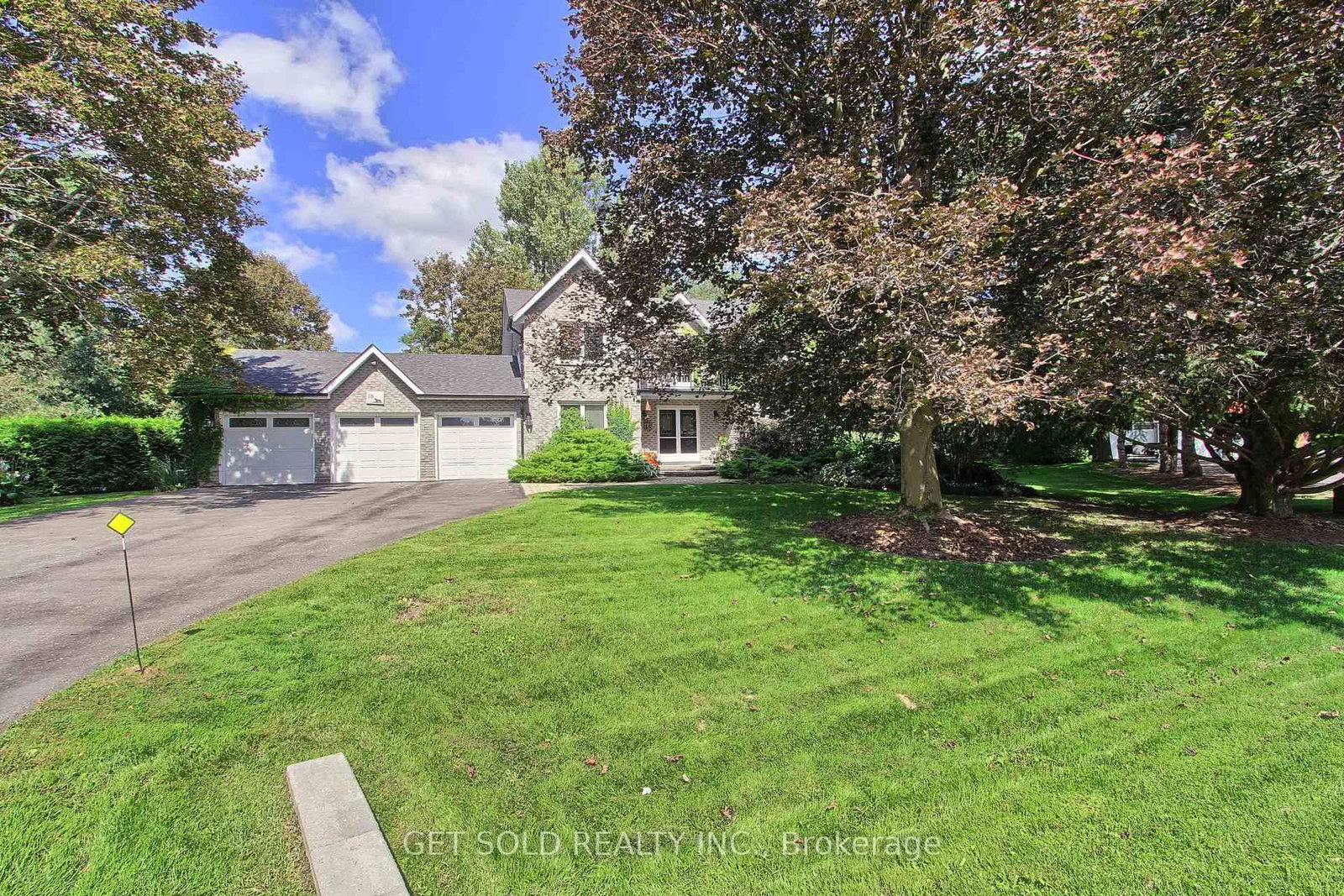 18 Whiteville Court • Whitchurch-Stouffville, ON photo 4