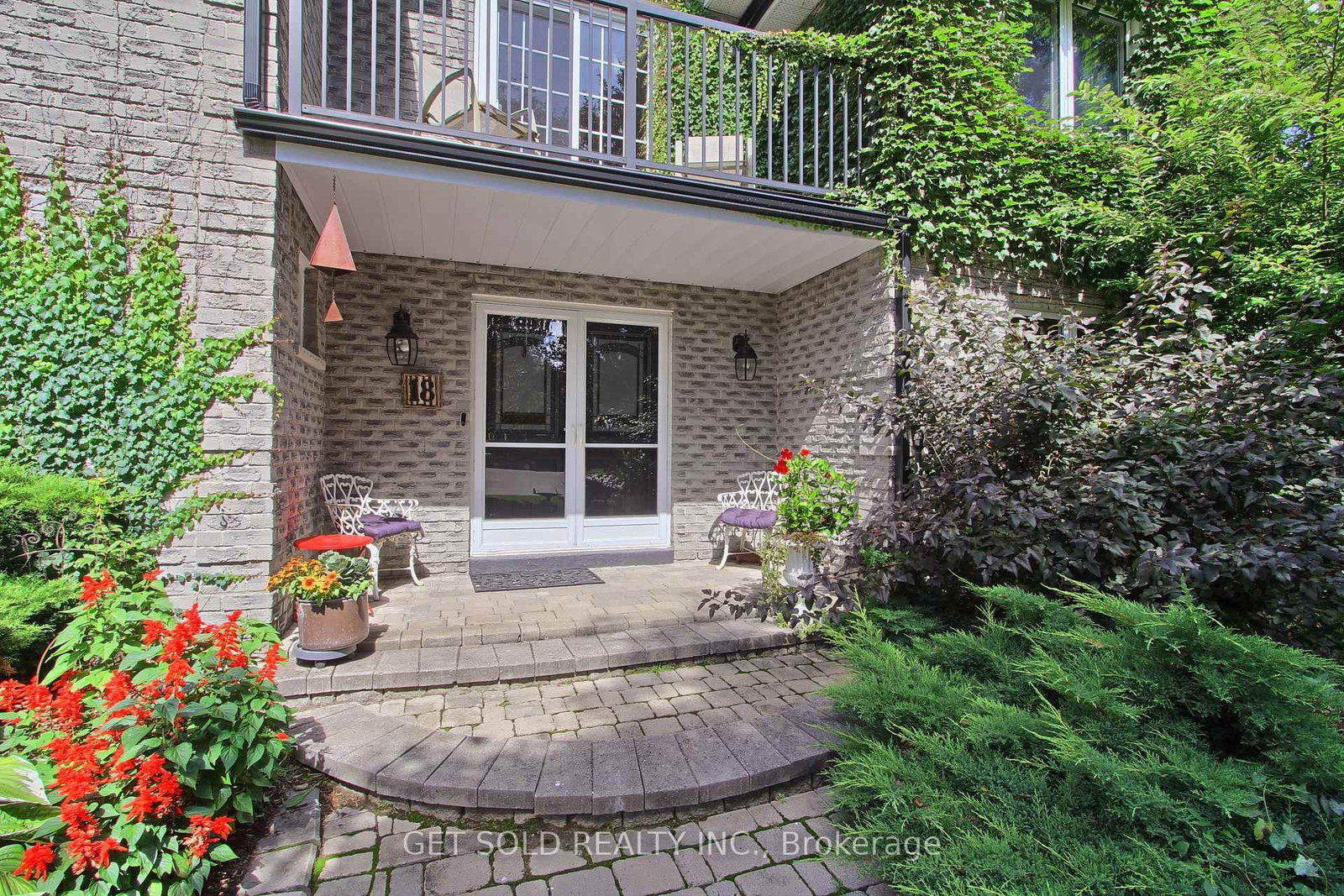 18 Whiteville Court • Whitchurch-Stouffville, ON photo 5