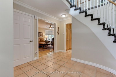18 Whiteville Court • Whitchurch-Stouffville, ON photo 8