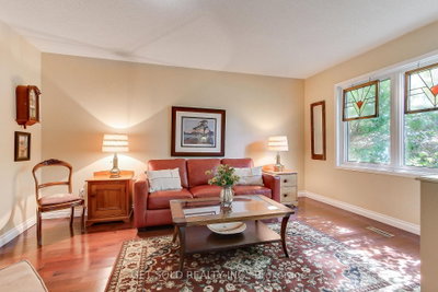 18 Whiteville Court • Whitchurch-Stouffville, ON photo 9