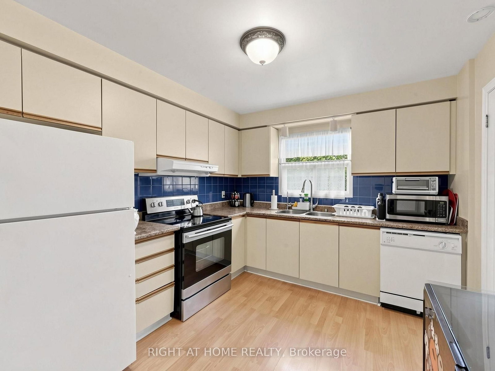 131 Castle Rock Drive • Richmond Hill, ON photo 17