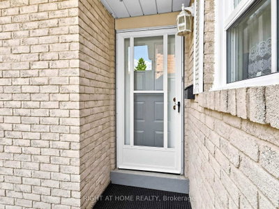 131 Castle Rock Drive • Richmond Hill, ON photo 6