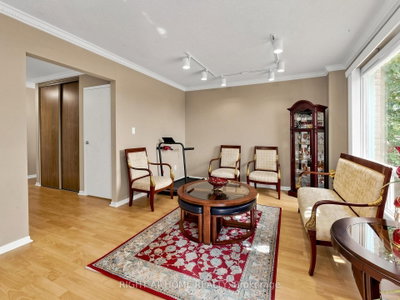 131 Castle Rock Drive • Richmond Hill, ON photo 8