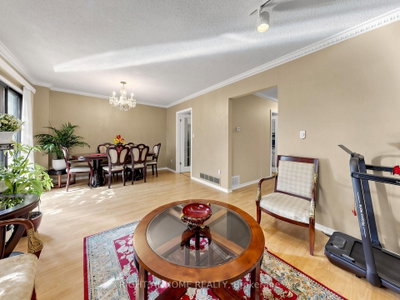 131 Castle Rock Drive • Richmond Hill, ON photo 9