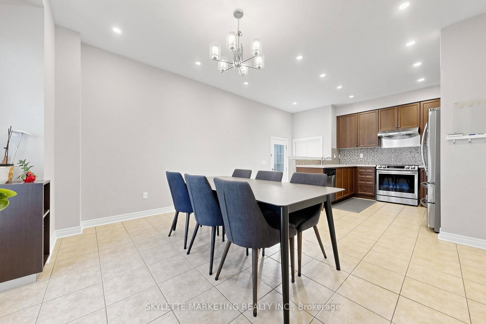 2417 Bur Oak Avenue • Markham, ON photo 11