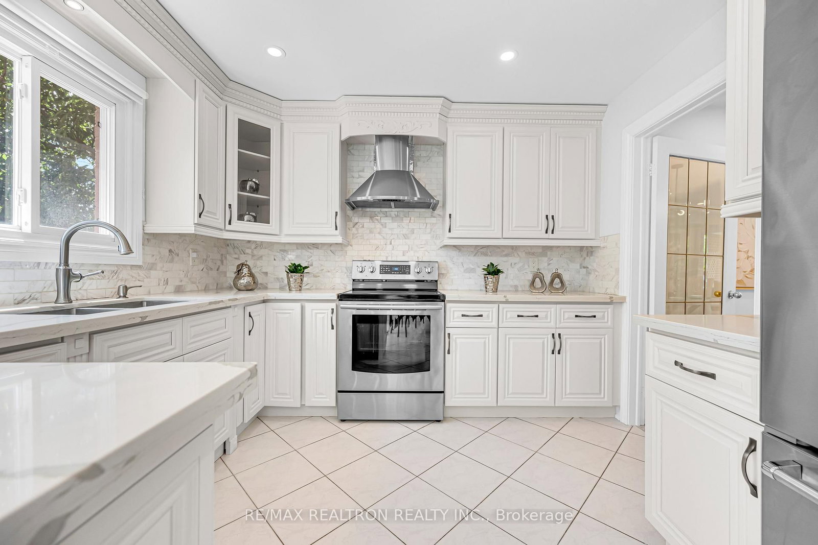 278 Bernard Avenue • Richmond Hill, ON photo 9