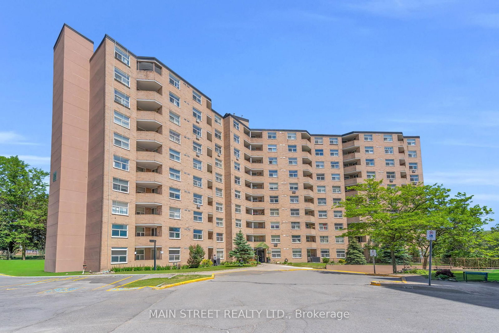1008-260 Davis Dr, Newmarket, view 2