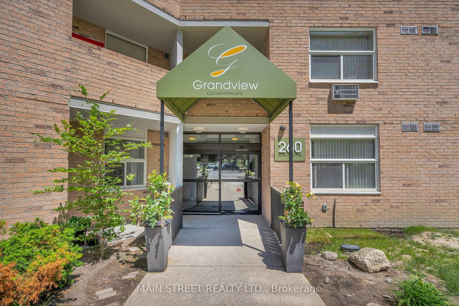1008-260 Davis Dr, Newmarket, view 3