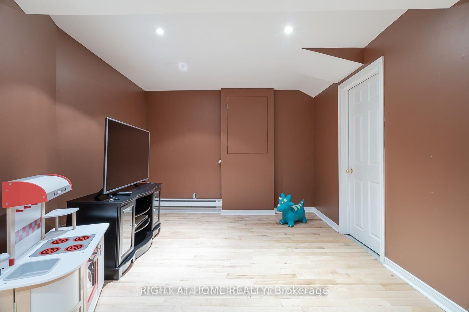 1 Ridgeway Court • Vaughan, ON photo 18