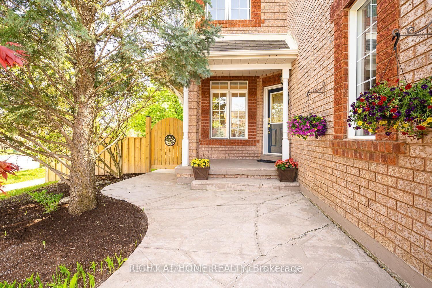 1 Ridgeway Court • Vaughan, ON photo 2