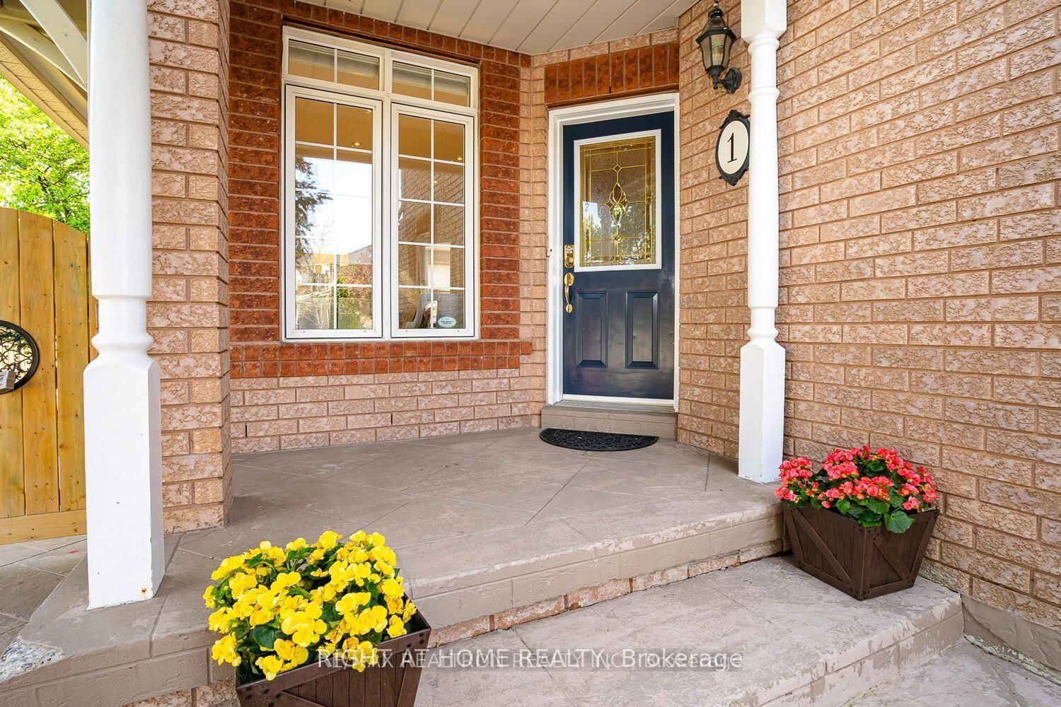 1 Ridgeway Court • Vaughan, ON photo 3