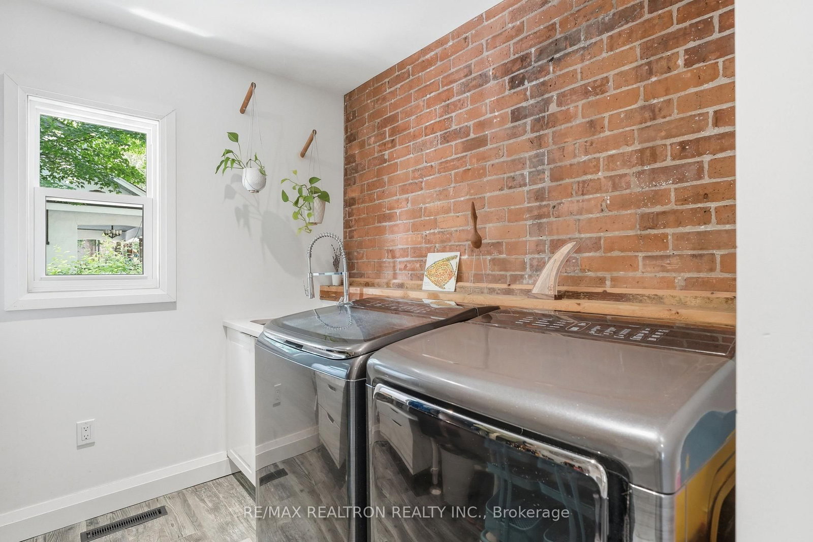 181 Church Street • Georgina, ON photo 13