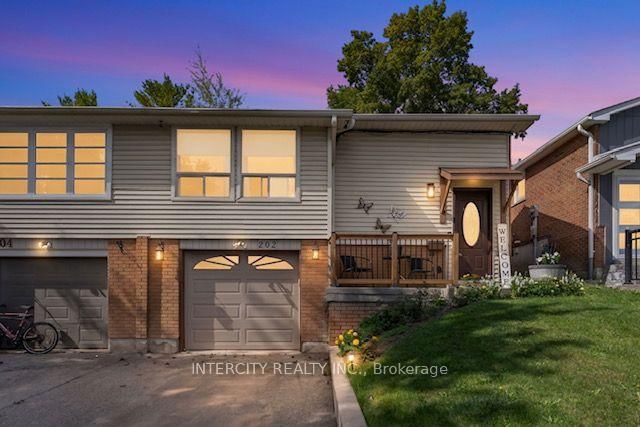 202 Collings Avenue
