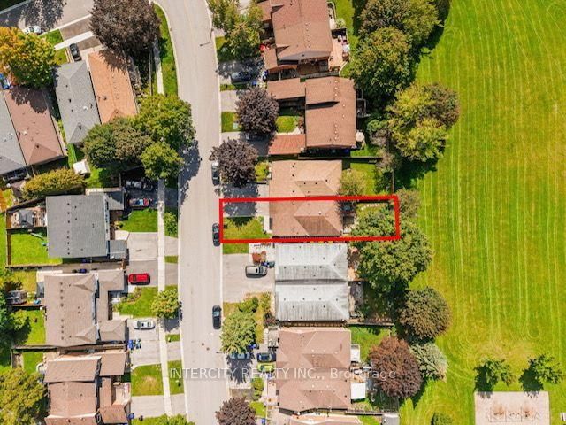 202 Collings Avenue