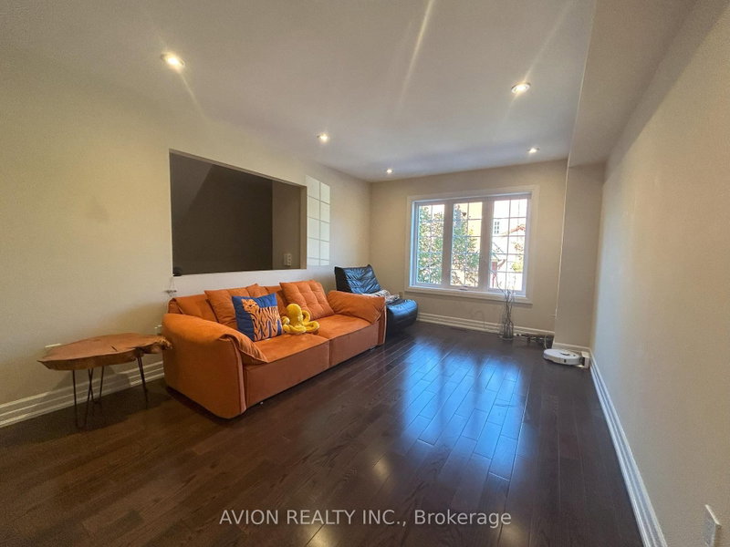 #37 95 Weldrick Avenue, Richmond Hill